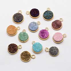 Mixed Color Electroplate Natural Druzy Quartz Crystal Pendants, Dyed, with Golden Plated Brass Finding, Flat Round, Mixed Color, 14~15x11x5mm, Hole: 2mm