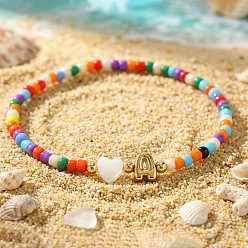 Letter A Красочные круглые браслеты из стеклянного бисера, эластичные, 304 Браслеты из нержавеющей стали с подвесками в виде ракушек для женщин, письмо и сердце, золотые, буква a, 6.89 дюйм (17.5 см)