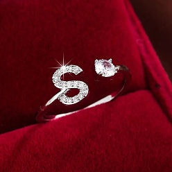 Letter S Кольца-манжеты из латуни и кубического циркония, буквы, платина, Письмо с, внутренний диаметр: 17 мм