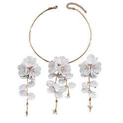 Золотой Комплект из колье-чокера и серег-гвоздиков с цветочным кулоном из цинкового сплава и смолы для женщин, золотые, внутренний диаметр: 130 мм
