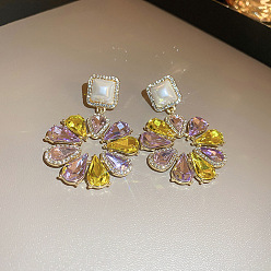 Золотой Цветок сплава горный хрусталь качают серьги стержня, с пластиковой имитационной жемчужиной, золотые, 65x40 мм