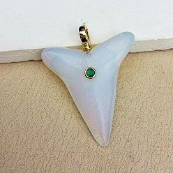 Опал Синтетические Opalite подвески, с латунной фурнитурой , Подвески в форме акульих зубов, золотые, 45x35 мм