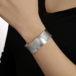 Платина Браслеты-манжеты в этническом стиле для женщин, платина, внутренний диаметр: 2.44 дюйм (6.2 см)