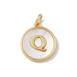 Letter Q Латунный паве натуральный ракушка плоский круглый с буквенными подвесками, реальный 18 k позолоченный, долговечный, без свинца и без кадмия, стойки покрытие, цвет морской раковины, Буква Q, 15x13x2 мм, отверстие : 3 мм