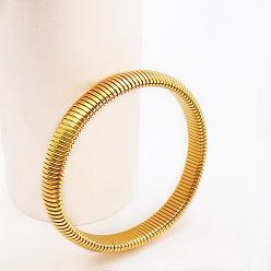 Настоящее золото 18K 304 пружинные браслеты из нержавеющей стали для женщин и мужчин, реальный 18 k позолоченный, внутренний диаметр: 2-1/4 дюйм (5.8 см)