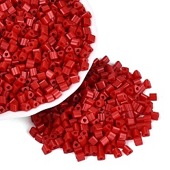 Brique Rouge Perles de rocaille en verre de peinture de cuisson, triangle, trou de triangle, firebrick, 3.5x3.5x3.5mm, Trou: 1.2~1.4mm, environ 7250 pcs / livre