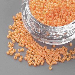 Orange Perles de rocaille de cylindre de peinture de cuisson, taille uniforme, Style mat, orange, 1~1.5x1.5~2mm, Trou: 0.5mm, environ 50 g /sachet , environ 5000 pcs / sachet 