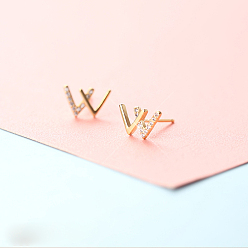 Letter W Серьги-гвоздики из латунного микро-паве, золотые, Буква W, 10 мм