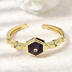 Аметист Женские шестиугольные латунные браслеты-манжеты с натуральными аметистами и кубическим цирконием., золотые, внутренний диаметр: 1.89x2.34 дюйм (4.8x5.95 см), широкий: 25 мм.