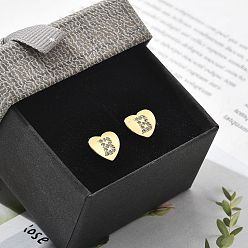 Letter B Серьги-пусеты из латуни с микропаве и прозрачным фианитом, сердце, В письме, 8.5x9.5 мм