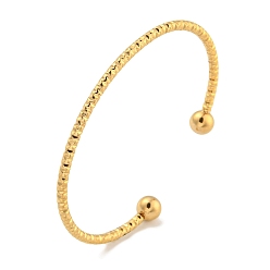 Настоящее золото 18K Ионное покрытие (IP) текстурированное 304 браслеты-манжеты из нержавеющей стали, браслеты с крутящим моментом для женщин, реальный 18 k позолоченный, внутренний диаметр: 1-7/8x2-5/8 дюйм (4.9x6.6 см)