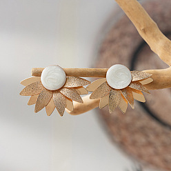 Белый Цветок сплава эмали серьги стержня, золотые, белые, 45x33 мм