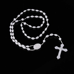 Blanco Collar de cuentas de rosario de plástico luminoso, collar con colgante de cruz que brilla en la oscuridad para mujer, blanco, 21.65 pulgada (55 cm)