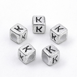 Letter K Покрытие акриловыми шариками, горизонтальное отверстие, куб с письмом, античное серебро, Письмо K, 6 мм, отверстие : 3 мм, Около 300 шт / 50 г