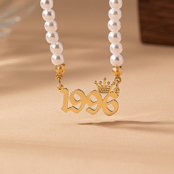 Number Женские ожерелья из круглого белого бисера с имитацией жемчуга и подвеской в виде короны в виде года рождения, золотые, число 1996, 14.96 дюйм (38 см)