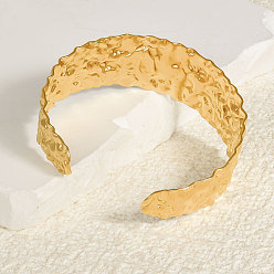 Настоящее золото 18K 304 текстурированные браслеты-манжеты из нержавеющей стали для женщин, реальный 18 k позолоченный, внутренний диаметр: 2-1/8 дюйм (5.5 см)