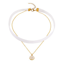 Letter U Подвеска в виде буквы из эмалевого сплава, односторонняя, лента из белого бархата и латунная цепочка, двухслойное ожерелье-чокер, золотые, Буква U, 13.78 дюйм (35 см)