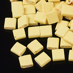 Желтый 2-дырочные стекло бисер, прорезиненный стиль, квадратный, желтые, 5x4.5~5.5x2~2.5 мм, отверстие : 0.5~0.8 мм