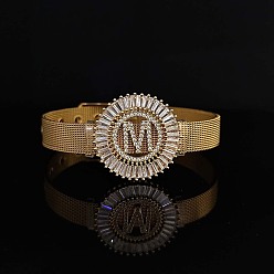 Letter M Латунные браслеты с микропаве из прозрачных кубических цирконий для женщин, плоские круглые с буквы, реальный 18 k позолоченный, Буква М, 8-1/4 дюйм (21 см)