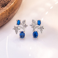 Platino Pendientes de botón con forma de hoja de latón con micro pavé de circonitas cúbicas, Platino, 10.4x8.8 mm