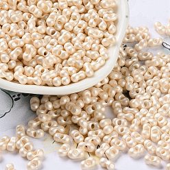 Мокасин Бисер из стекла , непрозрачные цвета блеск, арахис, мокасин, 5~6x2.5~3x3~3.5 мм, отверстие : 1~1.2 мм, Около 5000 шт / фунт