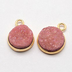 Pale Violet Red Electroplate Natural Druzy Quartz Crystal Pendants, Dyed, with Golden Plated Brass Finding, Flat Round, Pale Violet Red, 14~15x11x5mm, Hole: 2mm