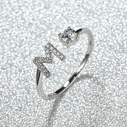 Letter M Манжеты из латуни с микро паве кубический цирконий для женщин, открытые кольца, платина, Буква М, внутренний диаметр: 16~19 мм