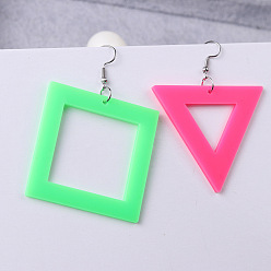 Фуксиновый Непрозрачные акриловые болтаться серьги, квадрат и треугольник, золотые, слева и справа, красно-фиолетовые, 71x50 мм и 55x65 мм