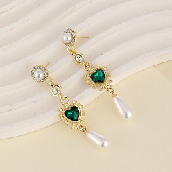 Изумруд Серьги-гвоздики из сплава со стразами ко Дню святого Валентина, с пластиковой жемчужины, сердце со слезой, золотые, изумруд, 67x14 мм